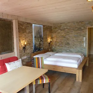 Gaestehaus Guggomos 